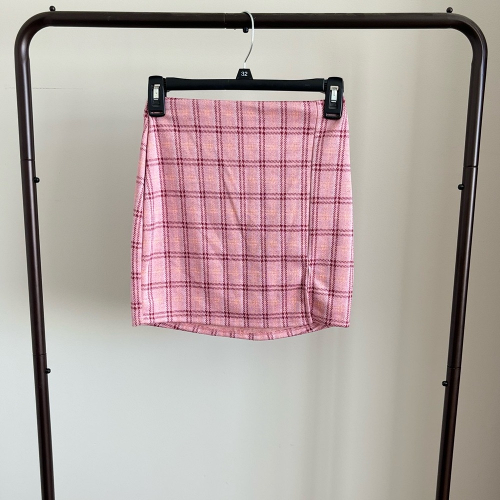 Liz & Sara Pink Mini Skirt